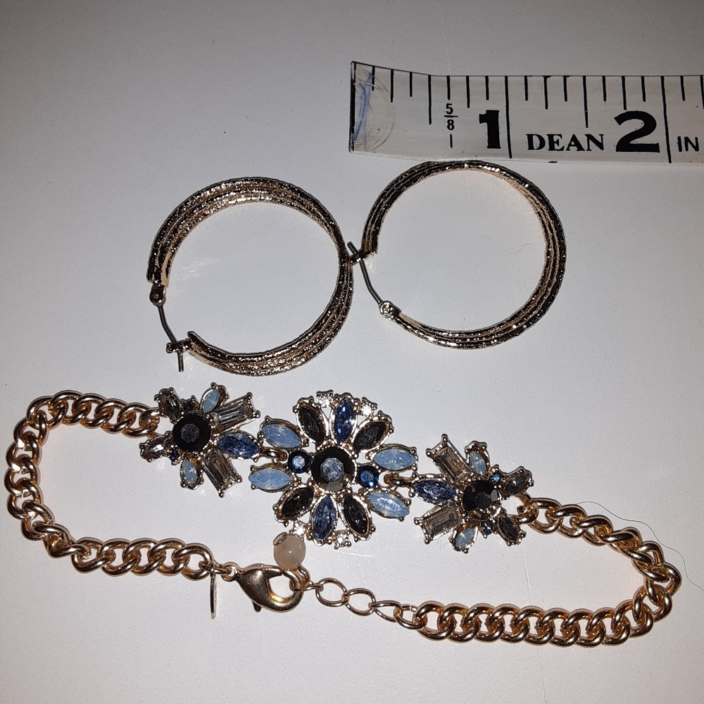 Avon Goldtone Earring and Bracelet Set. - Picture 2 of 5